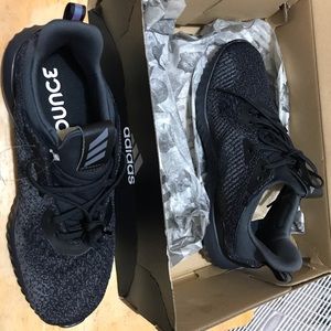 ADIDAS ALPHA BOUNCE SIZE 8
